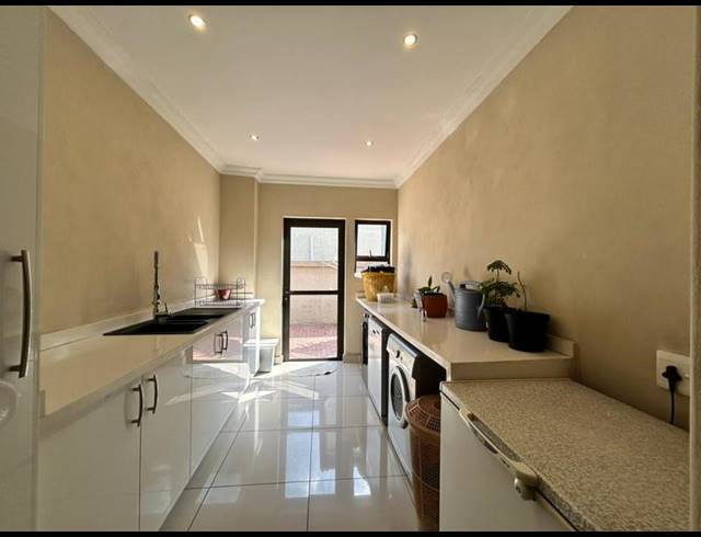 4 BEDROOM HOUSE FOR SALE IN BLUE VALLEY GOLF ESTATE